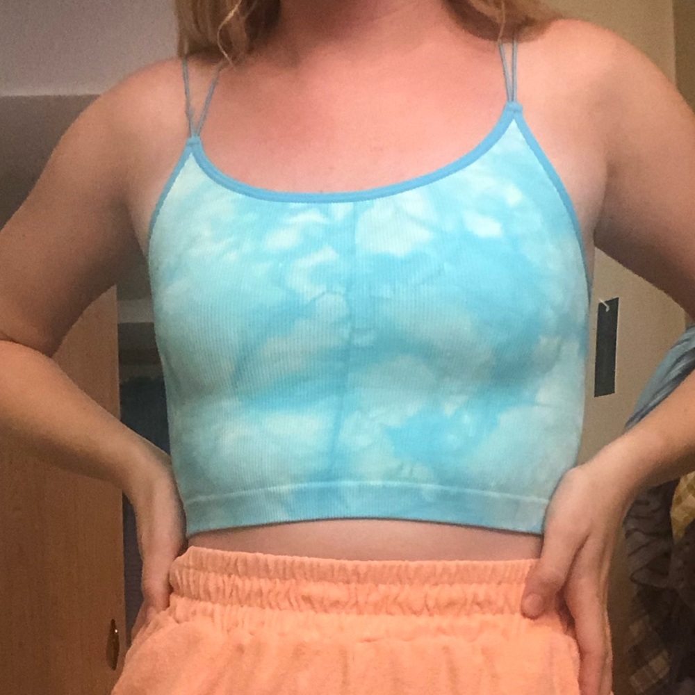 blue tie die cropped cami